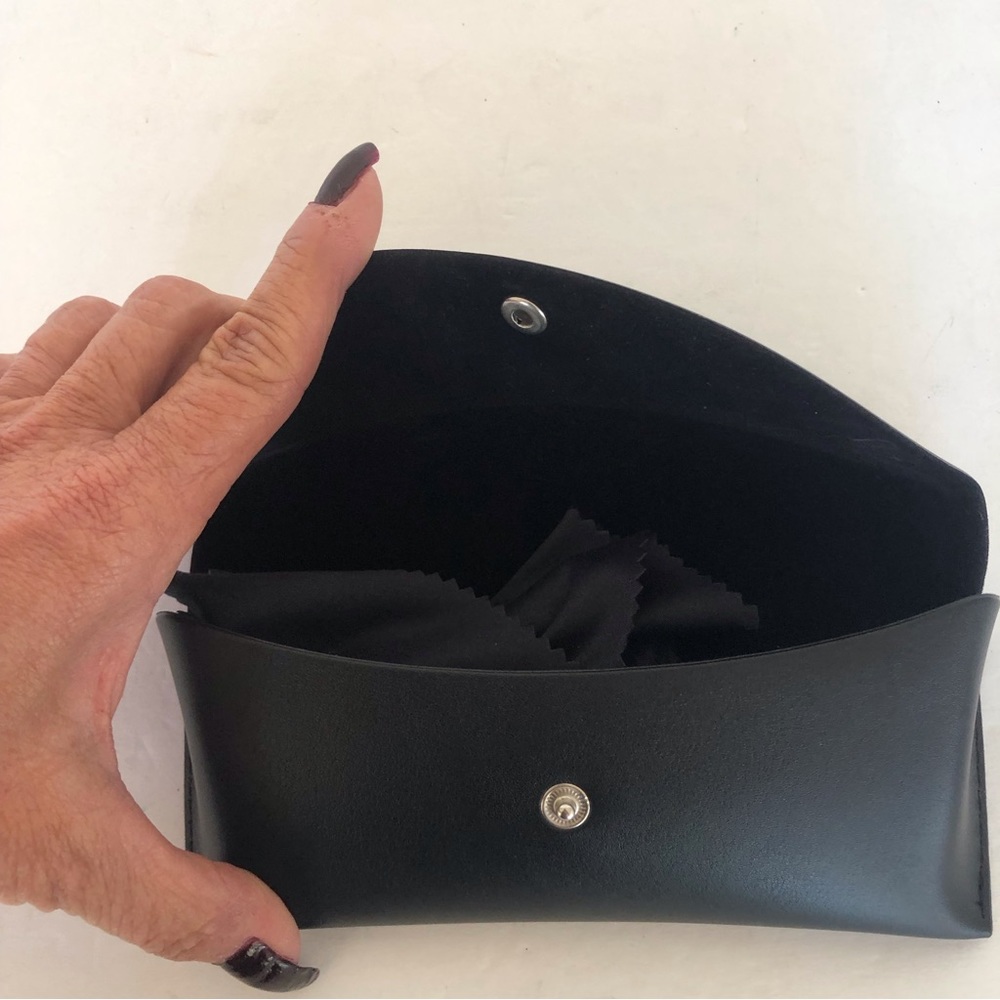CARTIA BLACK GLASSES CASE - Picture 6 of 7